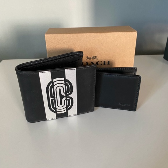 Coach wallet with removable ID card holder - Picture 1 of 5